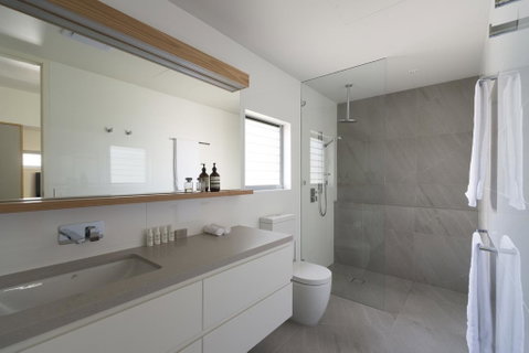 KoKo's Beach House - ACT Tourism 2