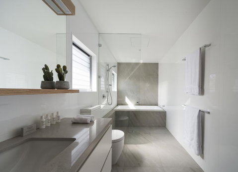 KoKo's Beach House - ACT Tourism 1
