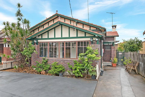 KOZYGURU ARNCLIFFE SYDNEY AIRPORT RENOVATED COTTAGE 3 BED HOUSE NAR232 - ACT Tourism 3