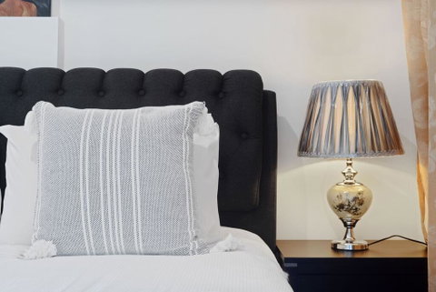 KOZYGURU Belrose Modern Designer 2 Bed + FREE Parking - ACT Tourism 1