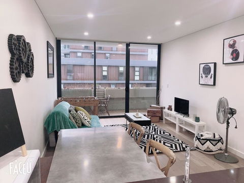 KOZYGURU WATERLOO KOZY 2 BED APT 10MIN TO CBD NWA005-2402 - ACT Tourism 0