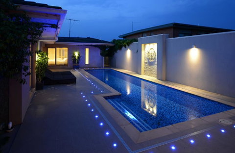 Kraimorie Large Family Beach House With Pool, Superb Water Views, Pool, And Games Room - ACT Tourism 0