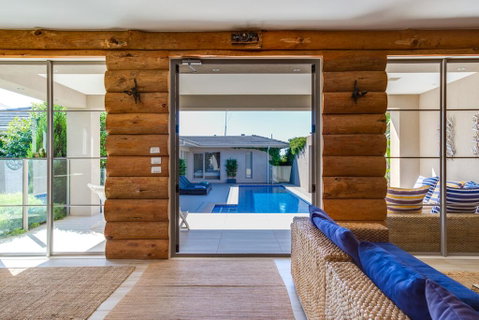Kraimorie Large Family Beach House With Pool, Superb Water Views, Pool, And Games Room - ACT Tourism 3