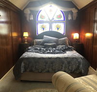Krinklewood Cottage  Train Carriages - ACT Tourism