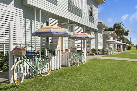 La Costa Beachside Motel - ACT Tourism 0
