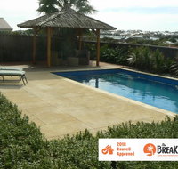 La Mer - Home with a Pool - ACT Tourism