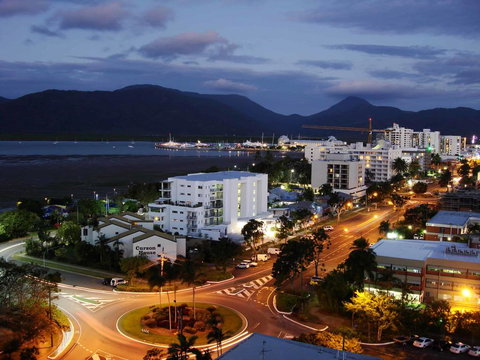 Lake Central Cairns - ACT Tourism 2