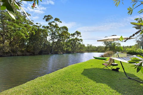 Lake Frontage Family Fun Home - ACT Tourism 0