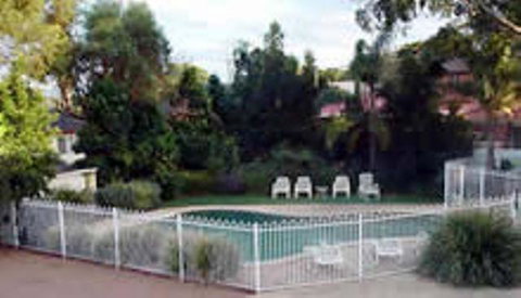 Lake Haven Motor Inn - ACT Tourism 0