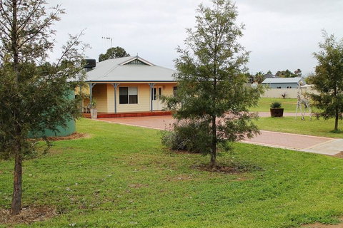 Lake Tyrrell Accommodation - ACT Tourism 0