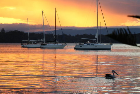 Lakes Edge Cottage - ACT Tourism 0