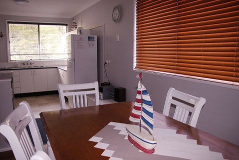 Lakes Edge Cottage - ACT Tourism 1