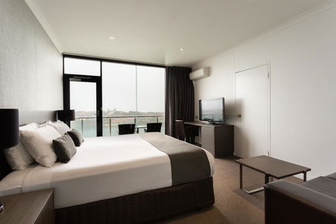 Lakes Hotel - ACT Tourism 3