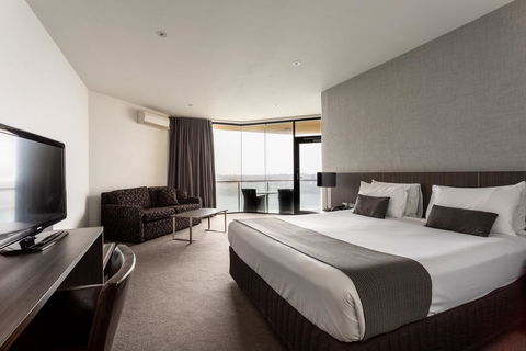 Lakes Hotel - ACT Tourism 1