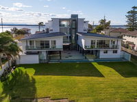 Lakes Resort