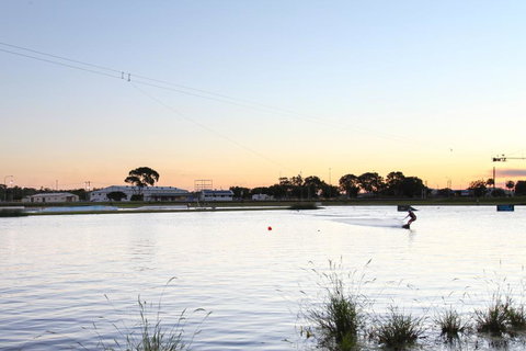 Lakeside Deck House - ACT Tourism 1