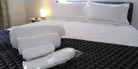 Lakeside Retreat & Business - ACT Tourism 2