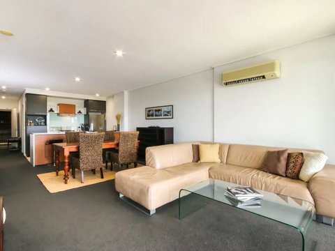 Large 3 Bedroom Apartment With River Views Near The Stadium - ACT Tourism 0