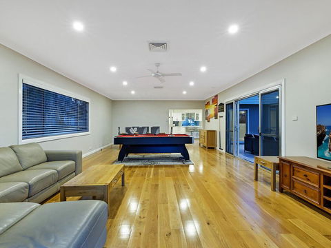 Lavish Lakefront Pool House - ACT Tourism 1