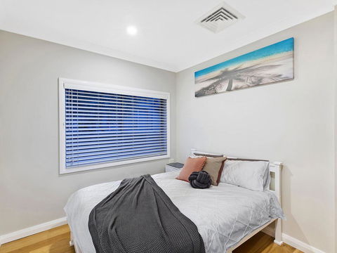 Lavish Lakefront Pool House - ACT Tourism 2