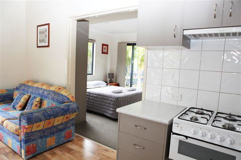 Lazy Acres Caravan Park - ACT Tourism 2