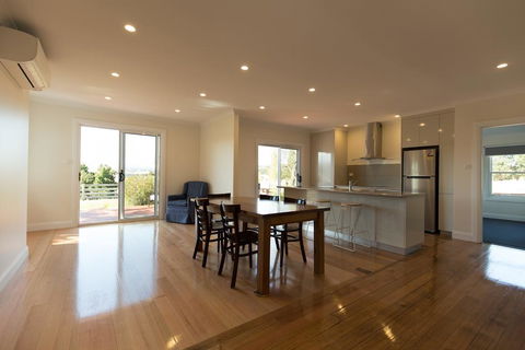 Leichhardt Cottages - ACT Tourism 0