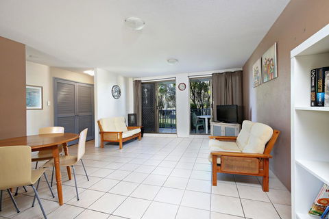 Levuka Unit 4, 14 Moreton Pde. Kings Beach - ACT Tourism 3