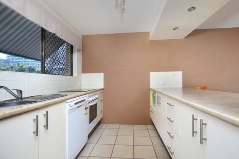 Levuka Unit 4, 14 Moreton Pde. Kings Beach - ACT Tourism 2