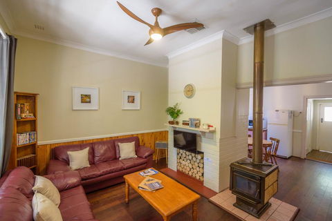 Lewana Cottages - ACT Tourism 2