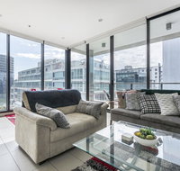 LIGHT AIRY SPACIOUS QUEENS ROAD APARTMENT - ACT Tourism