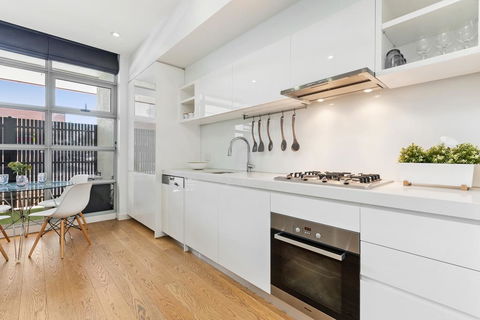 Light-Filled Beachside Apartment In Trendy Area - ACT Tourism 2