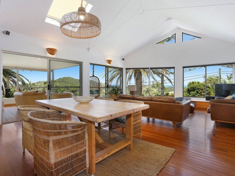 Lighthouse Lodge - ACT Tourism 0