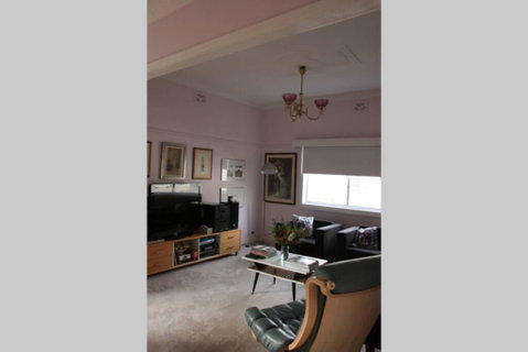 Lucys Artist Cottage - ACT Tourism 1