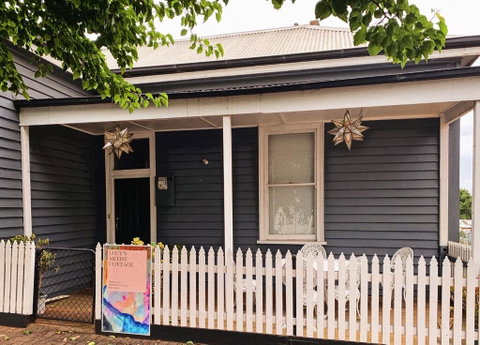 Lucys Artist Cottage - ACT Tourism 0