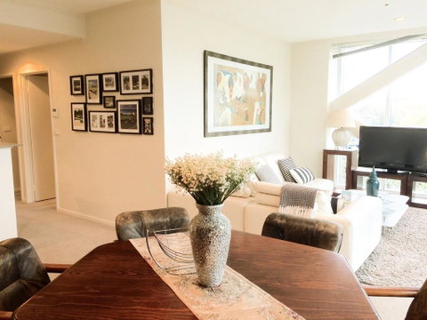 Luxuries CBD Apartment With Views - ACT Tourism 0