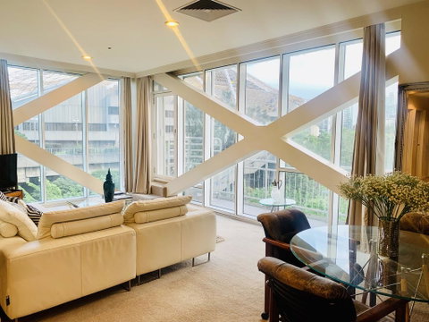 Luxuries CBD Apartment With Views - ACT Tourism 1