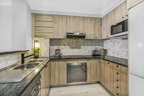 Luxurious Harbour View Apartment Steps From City - ACT Tourism 2