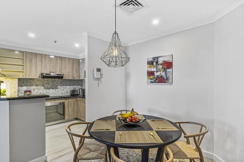 Luxurious Harbour View Apartment Steps From City - ACT Tourism 1