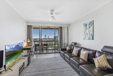 Luxurious Harbour View Apartment Steps From City - ACT Tourism 0