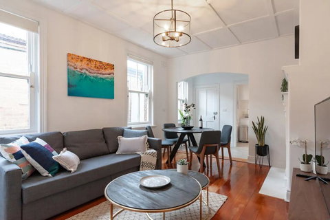 Luxurious Heritage Home With Harbour Bridge Views - ACT Tourism 0