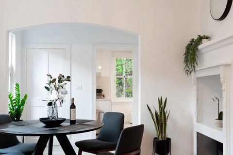 Luxurious Heritage Home With Harbour Bridge Views - ACT Tourism 2