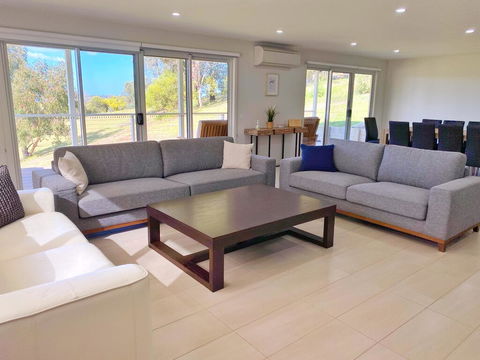 Luxury 3BR Home With KING Bed Metung - ACT Tourism 0