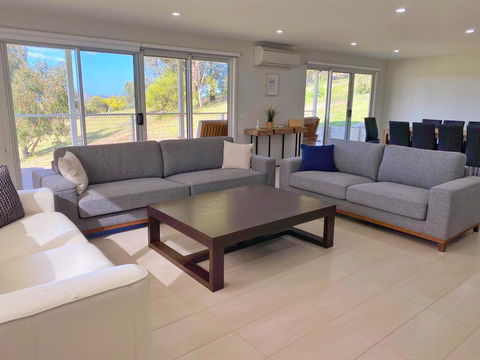 Luxury 3BR Home With KING Bed Metung - ACT Tourism 3