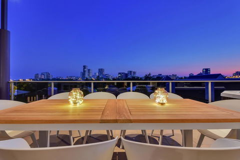 Luxury Darwin City Lights Jacuzzi Central Location Large House New Furnishings - ACT Tourism 1