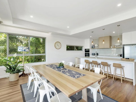 Luxury On Currumbin Beach - ACT Tourism 1