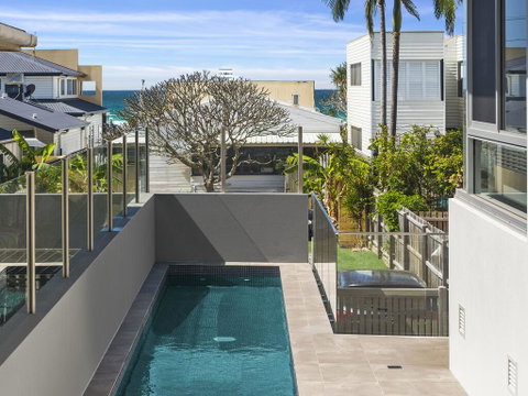 Luxury On Currumbin Beach - ACT Tourism 3
