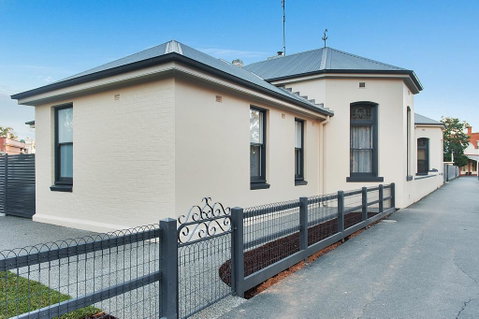 Luxury On The Esplanade - ACT Tourism 0