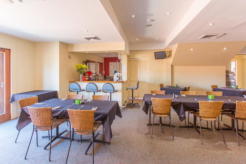 Mackay Rose Motel - ACT Tourism 1