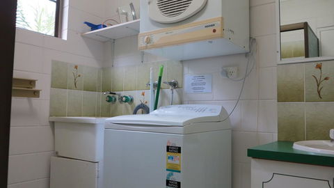 Magnetic Reef Apartments Unit 3 - ACT Tourism 1