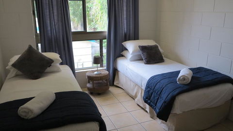 Magnetic Reef Apartments Unit 3 - ACT Tourism 3